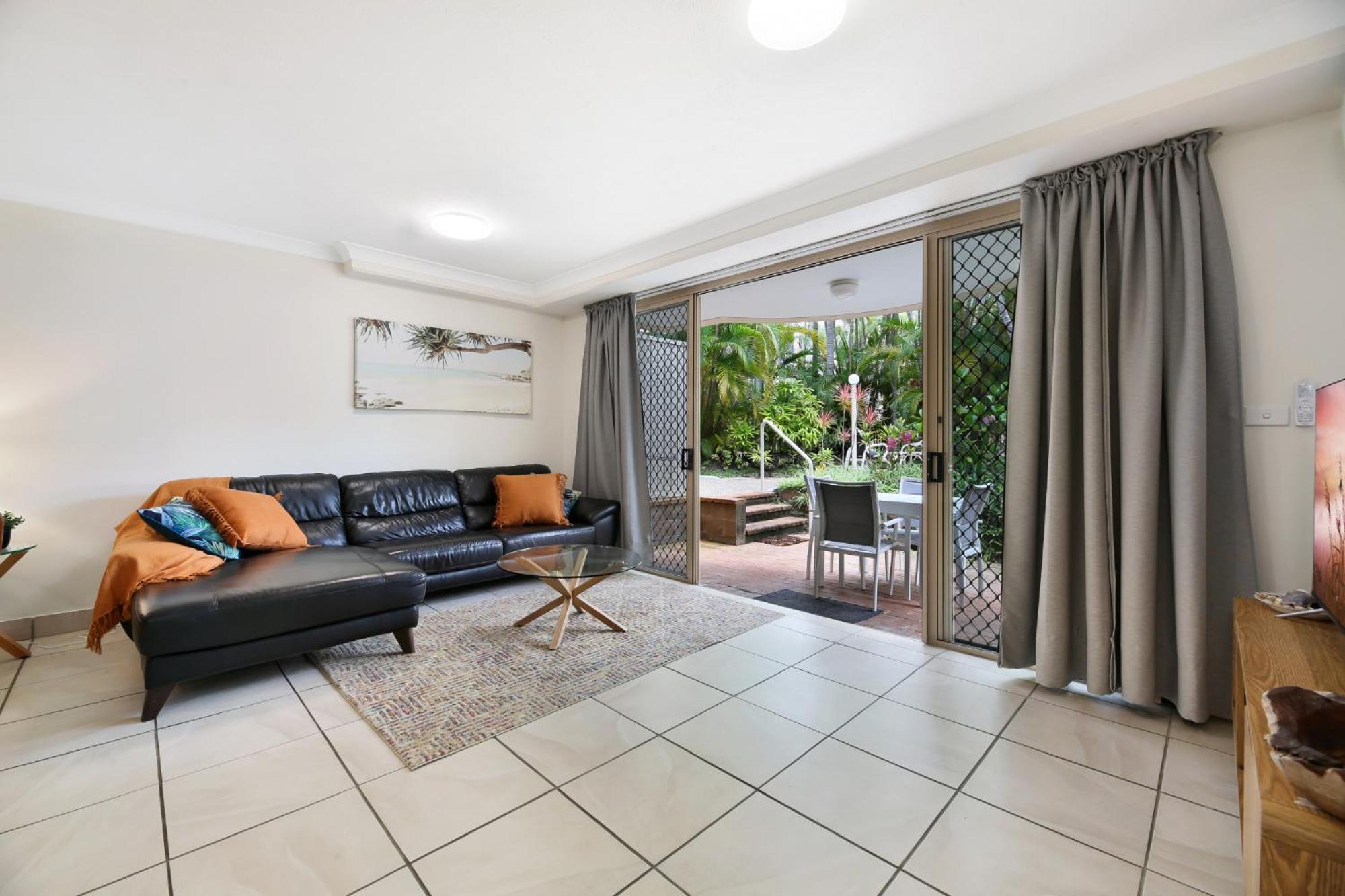 Beachside 2-bed With Parking, Pool, & Bbq *