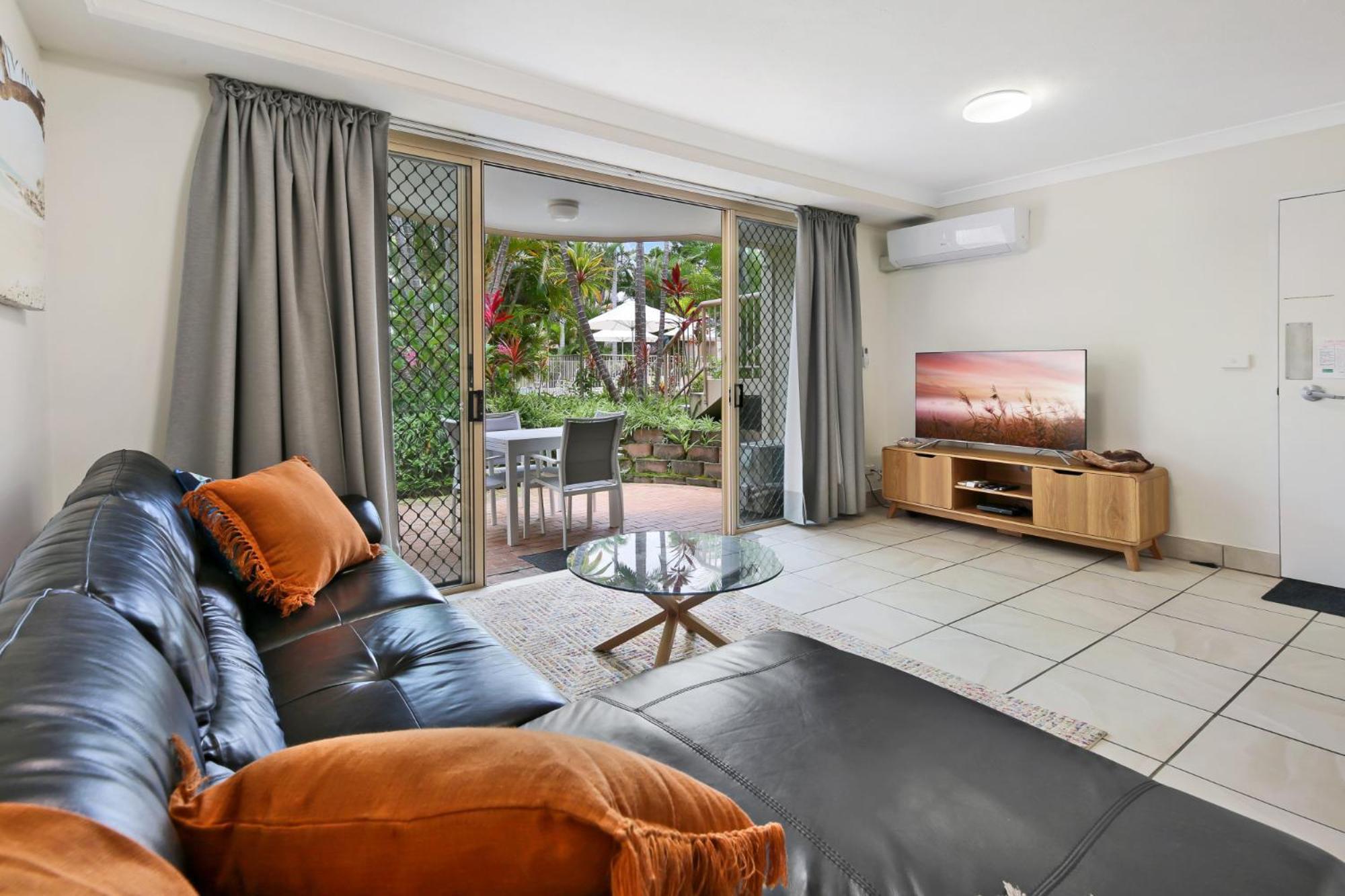 Apartment Beachside 2-bed With Parking, Pool, & Bbq Gold Coast