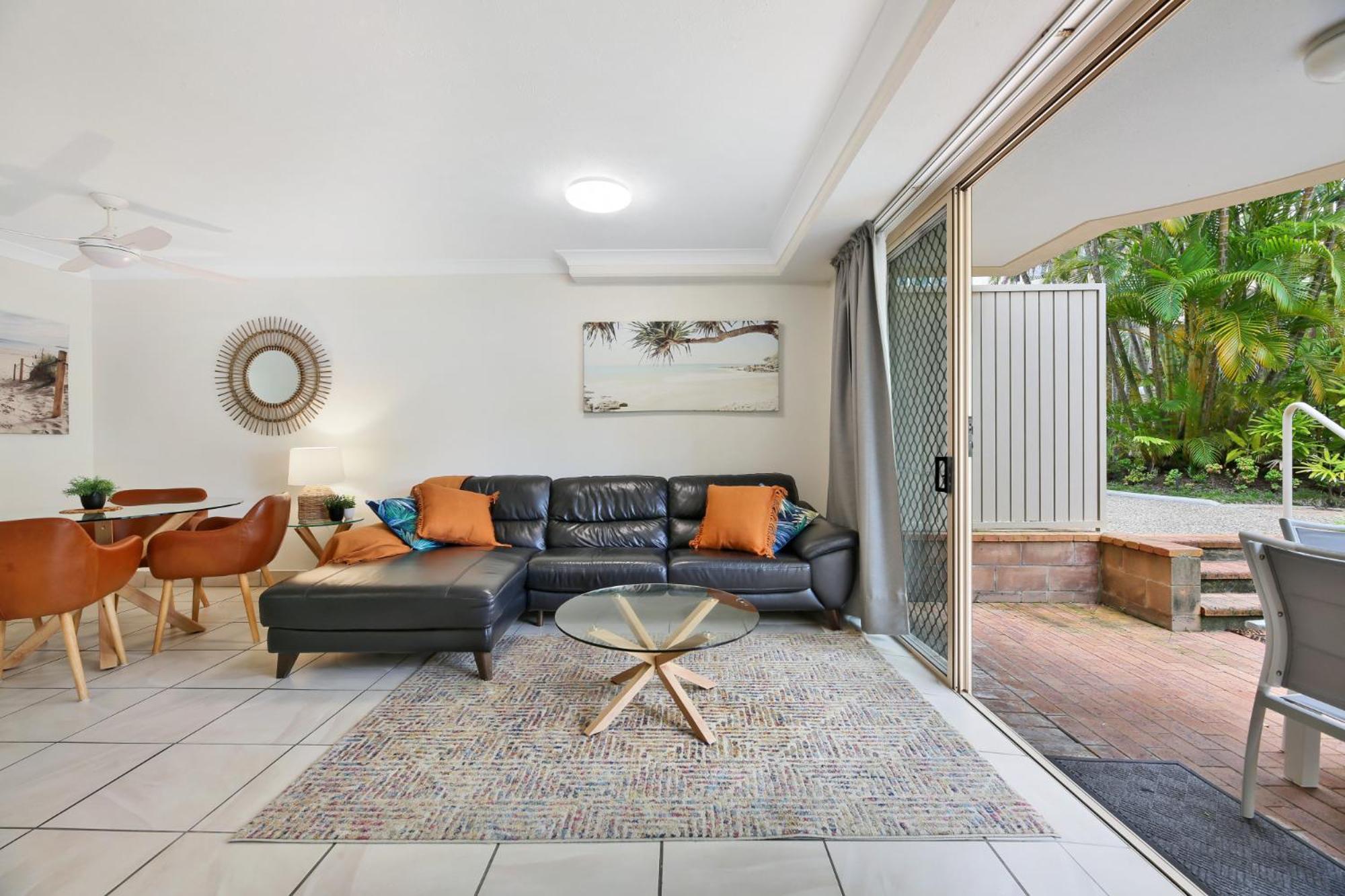Beachside 2-bed With Parking, Pool, & Bbq