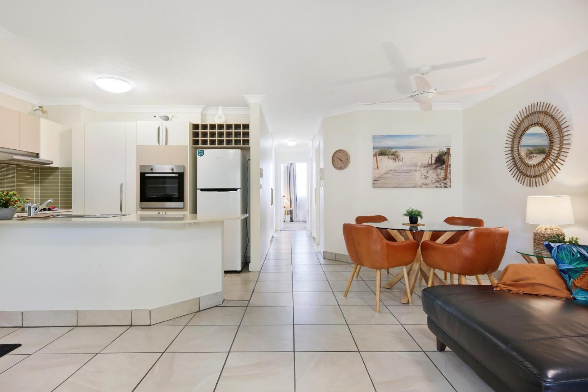 Beachside 2-bed With Parking, Pool, & Bbq *