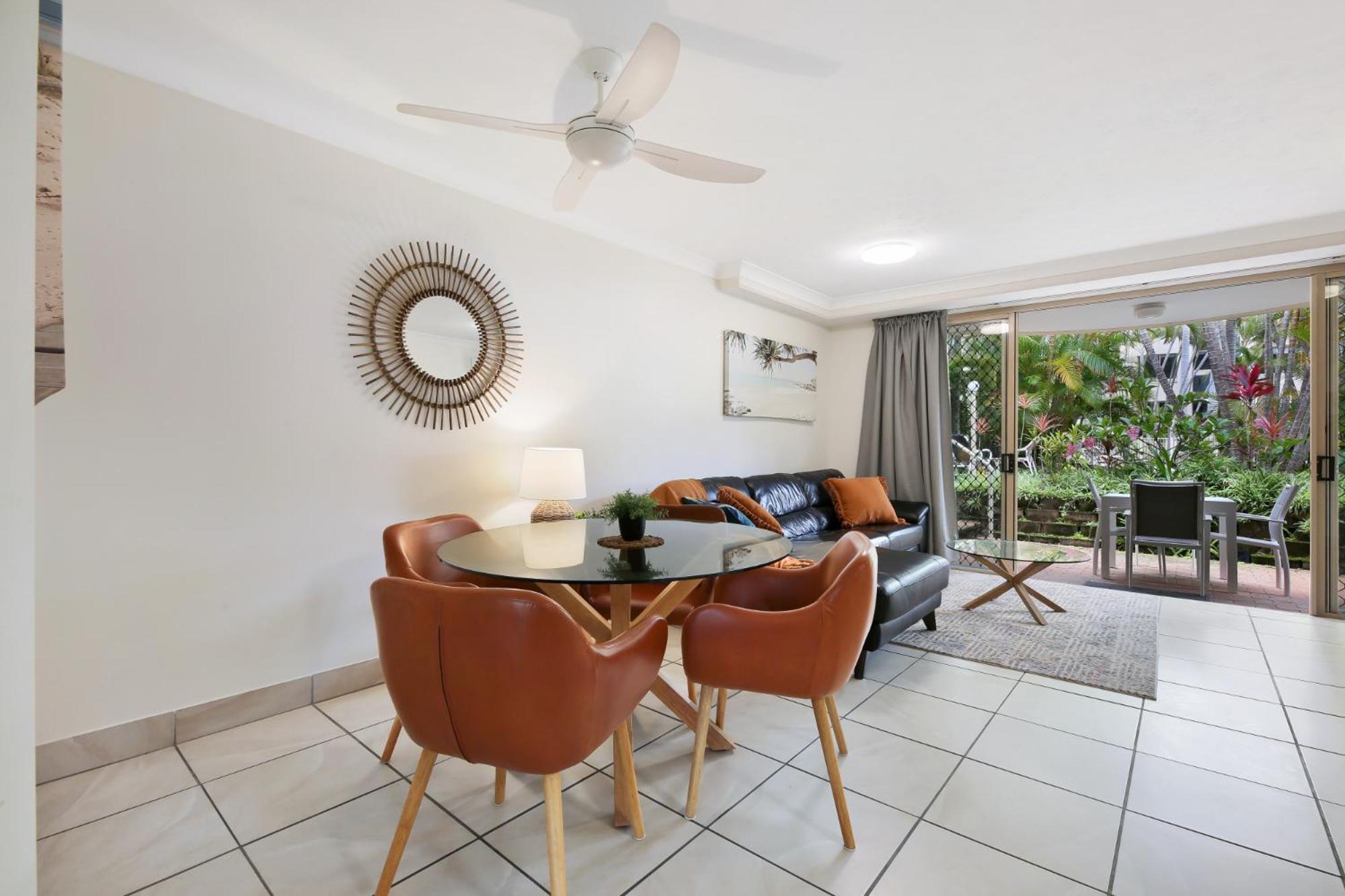 Beachside 2-bed With Parking, Pool, & Bbq * Gold Coast